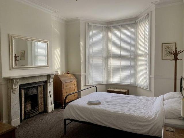 5 bedroom house to rent