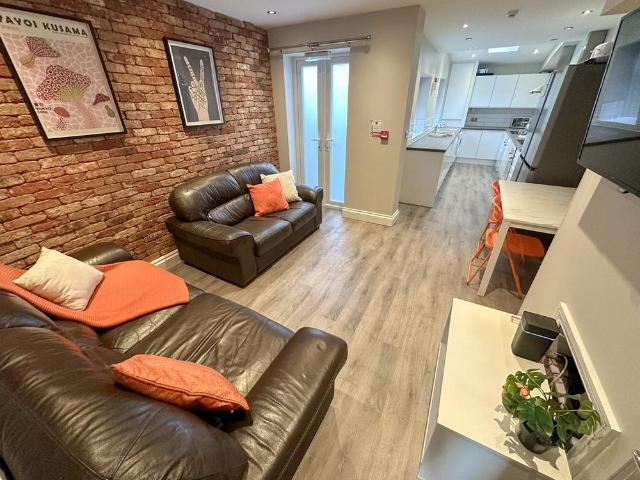 5 bedroom house to rent