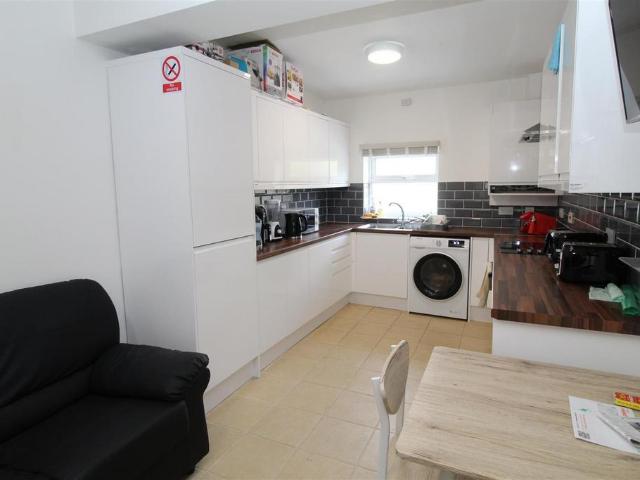 5 bedroom house to rent