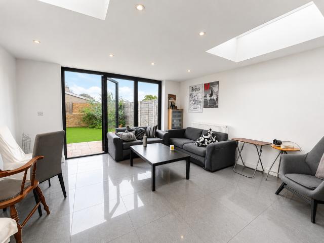 5 bedroom house to rent