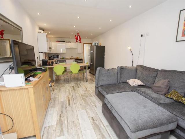 5 bedroom house to rent