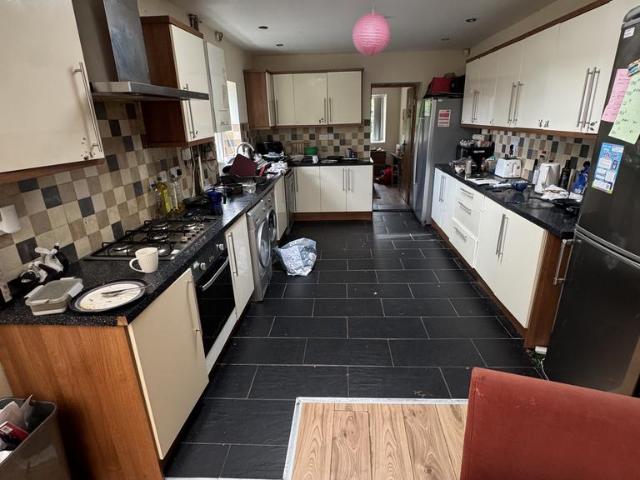 5 bedroom house to rent