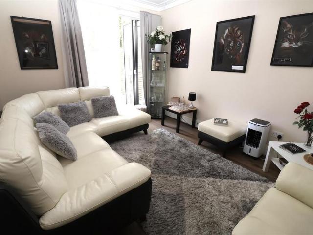 5 bedroom house to rent