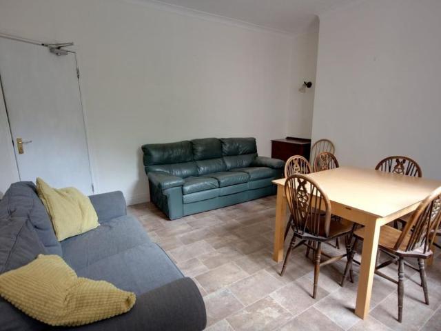 5 bedroom house to rent