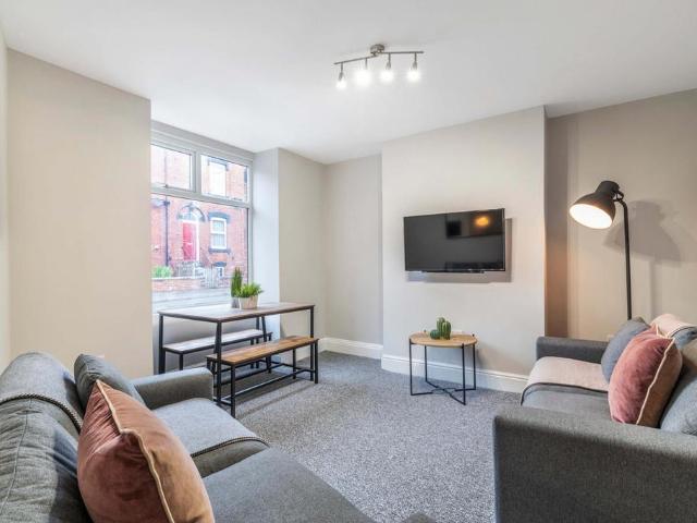 5 bedroom house to rent