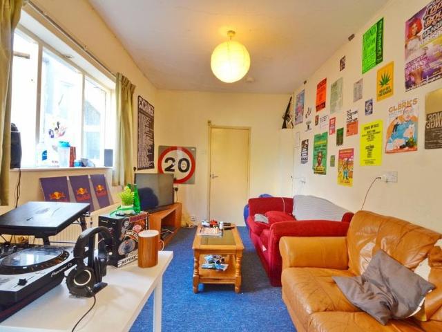 5 bedroom house to rent