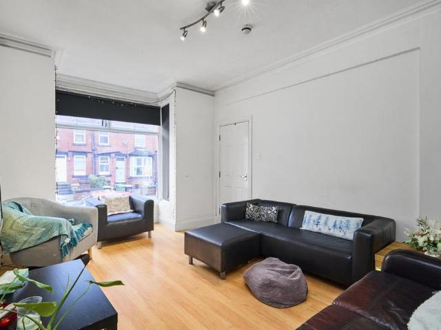 5 bedroom house to rent