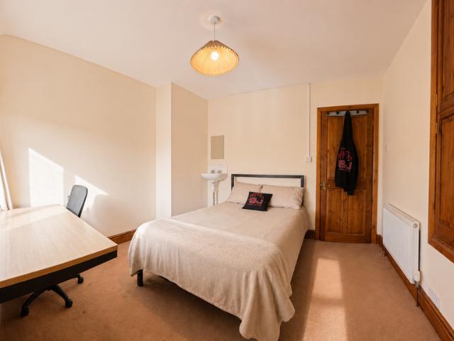 5 bedroom house to rent