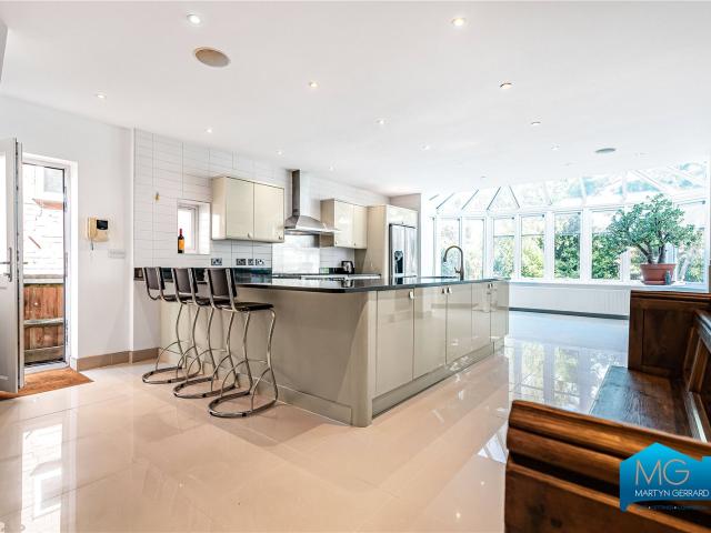 5 bedroom house to rent
