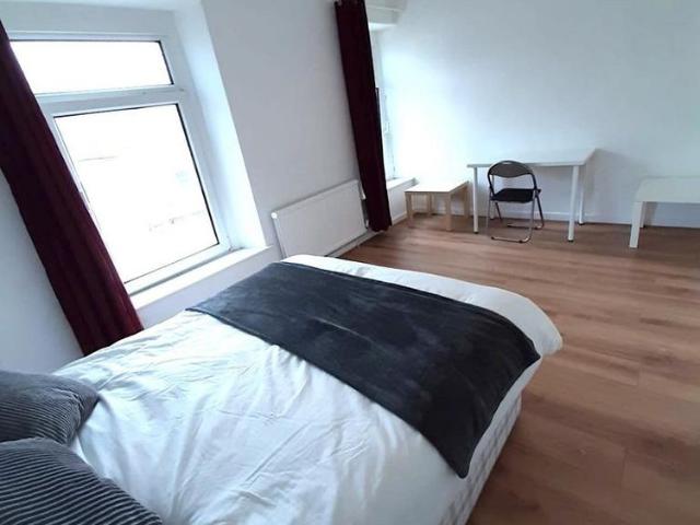 5 bedroom house to rent