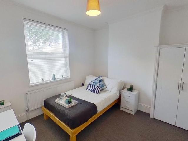 5 bedroom house to rent