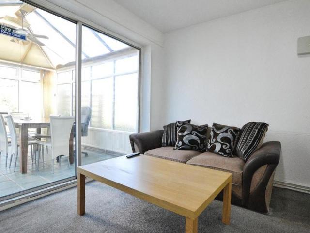 5 bedroom house to rent