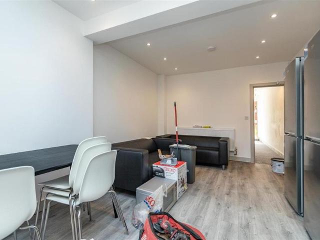 5 bedroom house to rent
