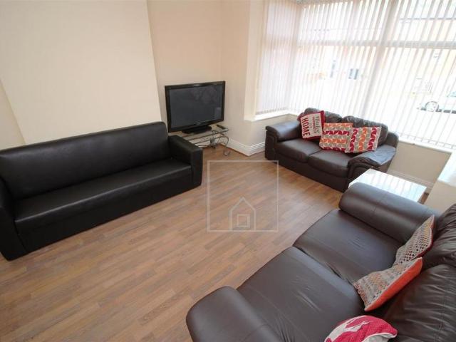 5 bedroom house to rent
