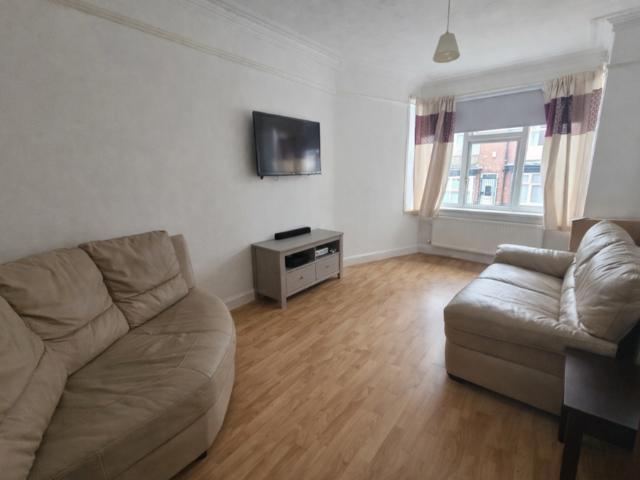 5 bedroom house to rent