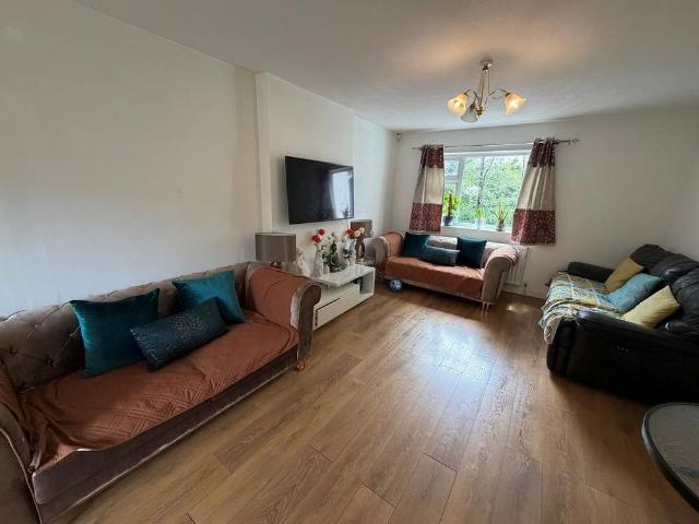 5 bedroom house to rent