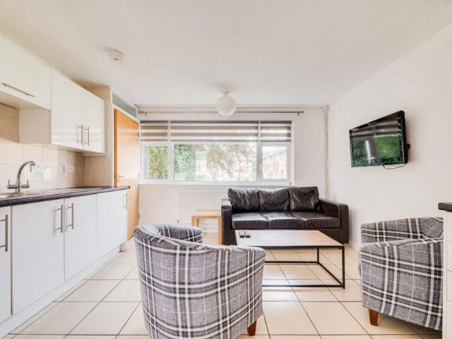 5 bedroom house to rent