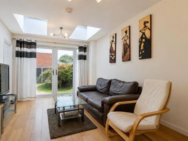 5 bedroom house to rent