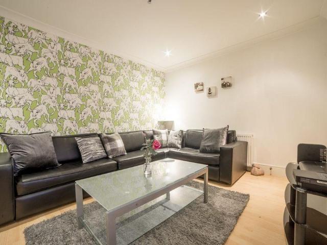 5 bedroom house to rent