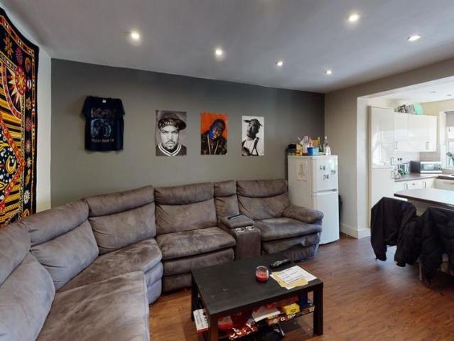 5 bedroom house to rent