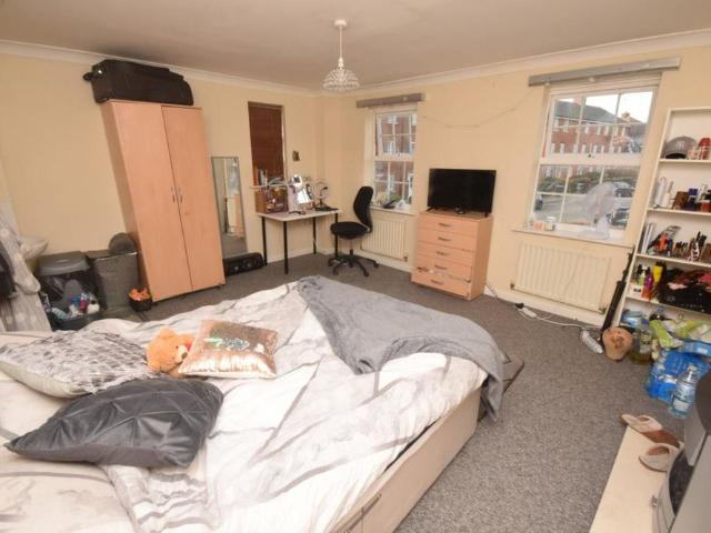 5 bedroom house to rent