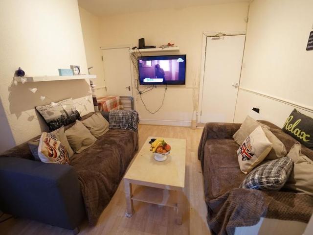 5 bedroom house to rent