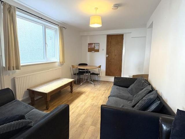 5 bedroom house to rent