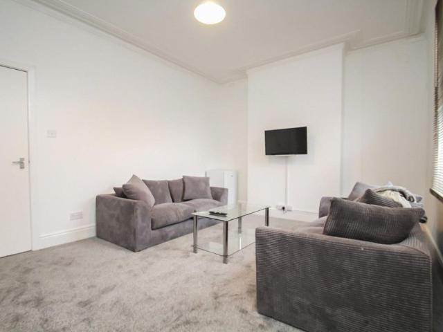 5 bedroom house to rent