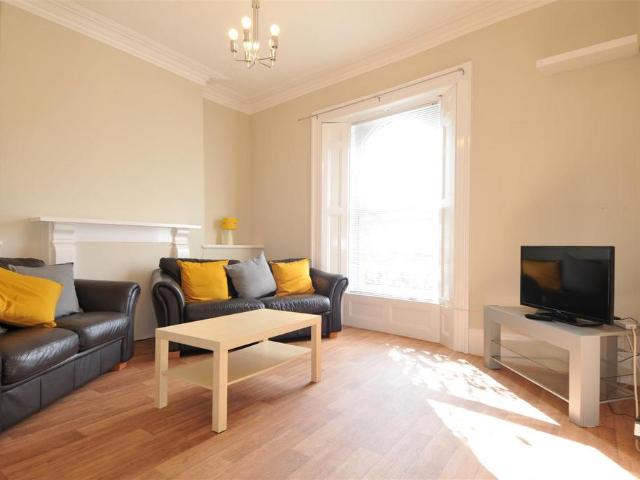 5 bedroom house to rent