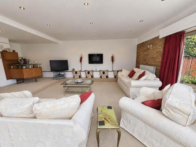 5 bedroom house to rent