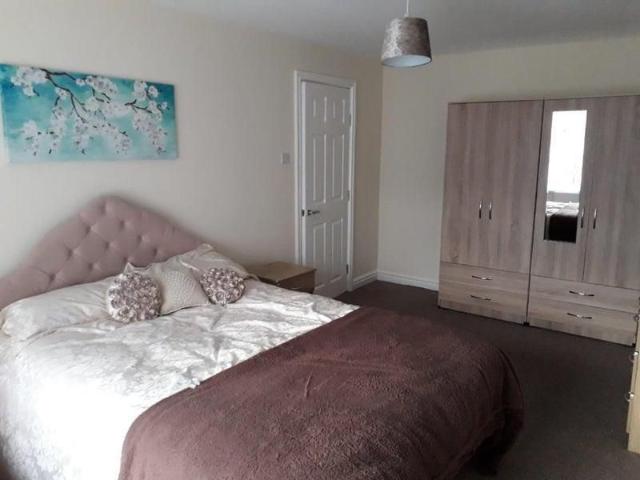 5 bedroom house to rent