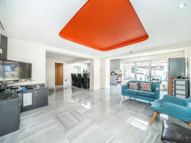 5 bedroom house to rent