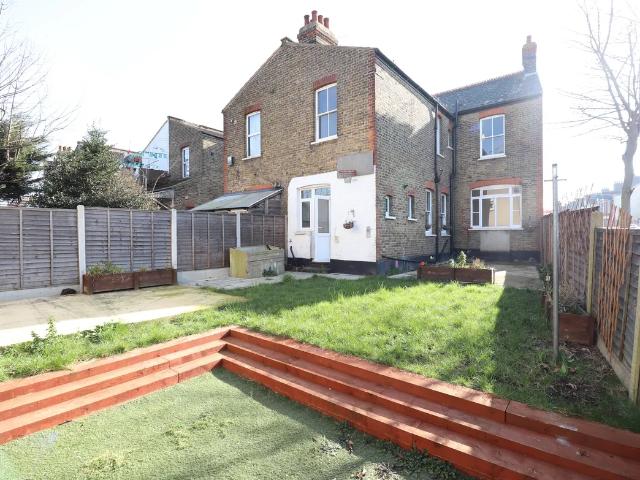 5 bedroom house to rent
