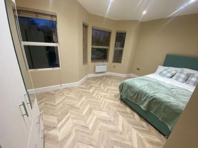 5 bedroom house to rent