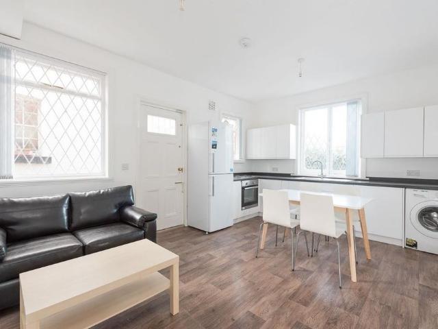 5 bedroom house to rent