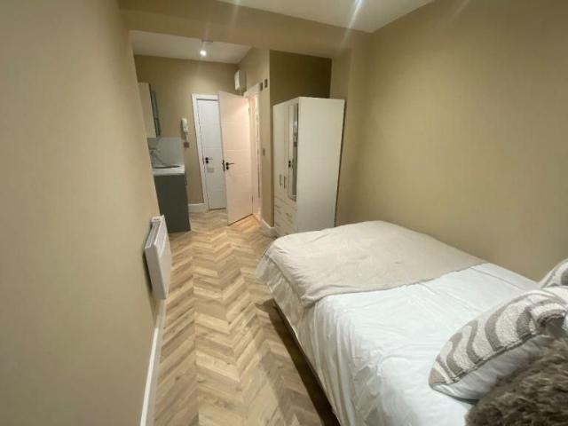 5 bedroom house to rent