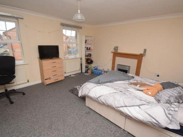 5 bedroom house to rent