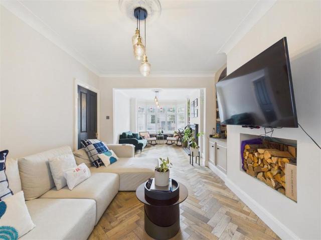 5 bedroom house to rent