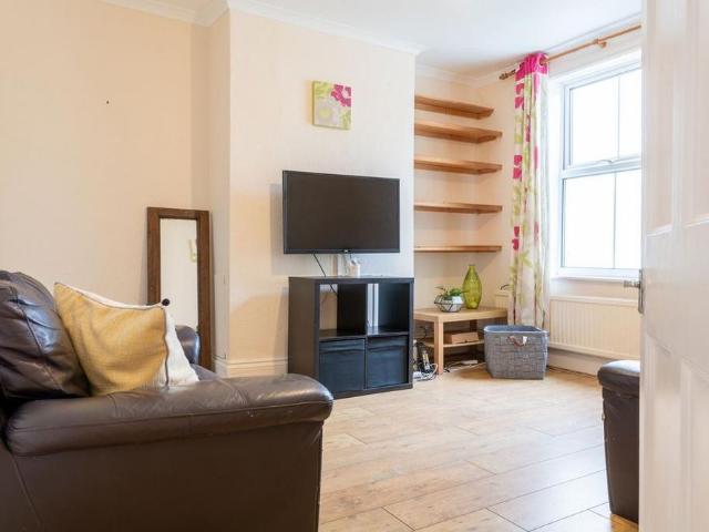 5 bedroom house to rent