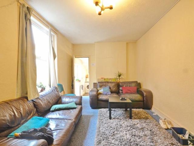 5 bedroom house to rent
