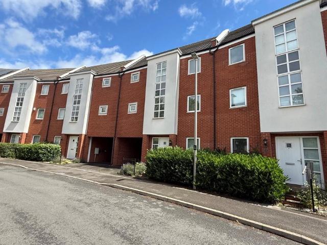 5 bedroom house to rent