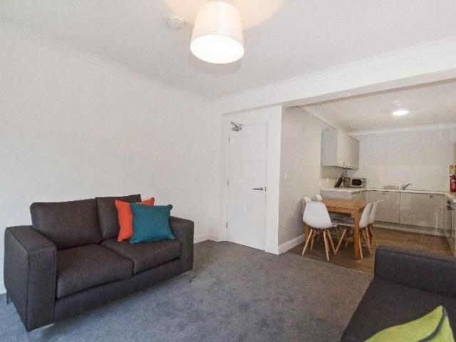 5 bedroom house to rent