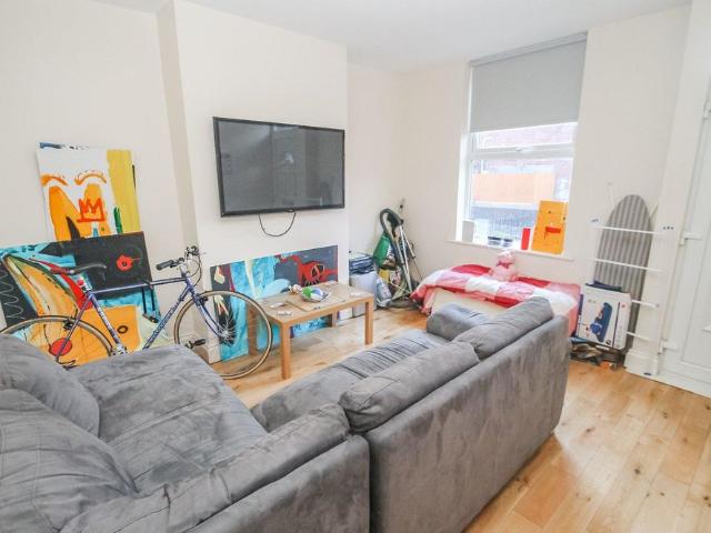 5 bedroom house to rent