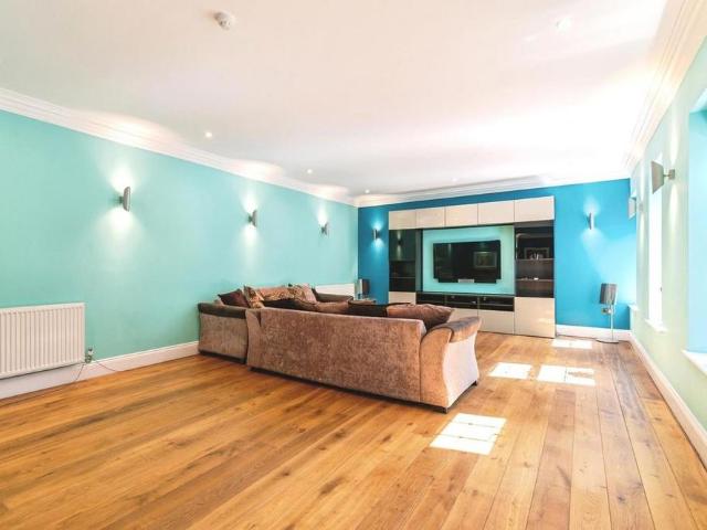 5 bedroom house to rent