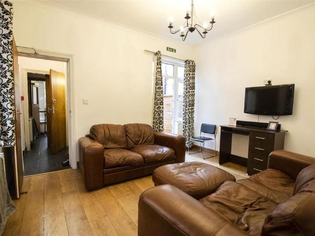 5 bedroom house to rent