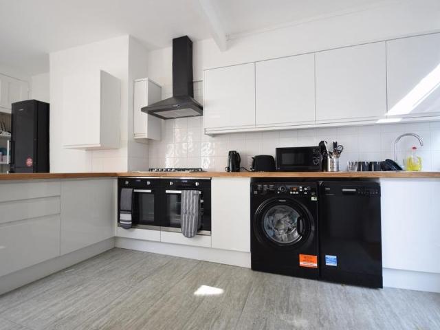5 bedroom house to rent