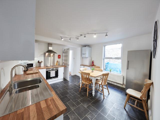 5 bedroom house to rent