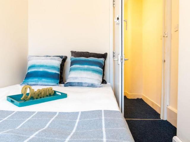 5 bedroom house to rent