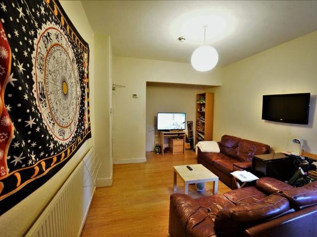 5 bedroom house to rent