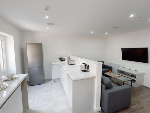 5 bedroom house to rent